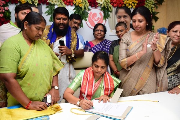 తెలంగాణ మహిళా కమిషన్ కొత్త చైర్‌పర్సన్‌గా నెరెల్ల శారద నియామకం