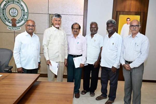 సీఎం చంద్రబాబును కలిసిన జర్నలిస్టుల ప్రతినిధులు