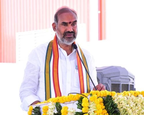 ఆది'కేనా అమాత్య పదవి!?  - కొండా’పై వేటు.. ‘ఆది’కి రూట్ క్లియర్..?!  - అధిష్టానం నిర్ణయంతో దేవాదాయ పీఠం దక్కేనా?  -  బీసీ అస్త్రం, మున్నూరు కాపు సమీకరణం  -  రేసులో దూసుకెళ్తున్న ఆది శ్రీనివాస్ 