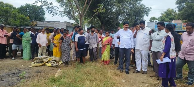 డ్రైనేజీని వ్యవస్థను మెరుగుపరచాలి.