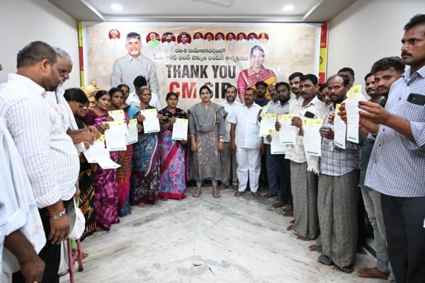 పేద ప్రజలకు కొండంతాండ సీఎం సహాయ నిధి