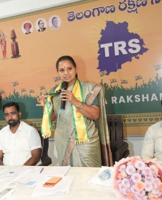 ఇంటర్ విద్య జోలికొస్తే ఊరుకోం: సీఎం రేవంత్ రెడ్డిపై కల్వకుంట్ల కవిత నిప్పులు.. కొరివితో తలగోక్కున్నట్టేనని హెచ్చరిక!
