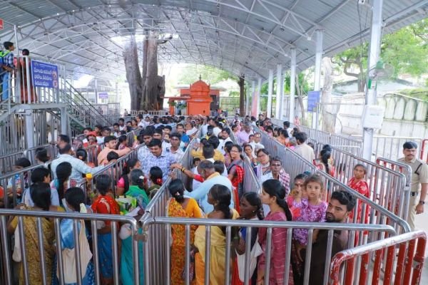 వేములవాడ భీమేశ్వరాలయంలో శ్రావణ శుక్రవారం విశేష పూజలు