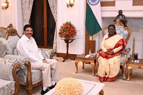 రాష్ట్రపతి ద్రౌపదీ ముర్మును కలిసిన ఒడిశా గవర్నర్ కంభంపాటి హరిబాబు