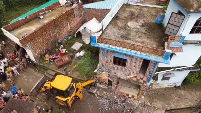 డెహ్రాడూన్‌లో పోలీసుల 'బుల్డోజర్' యాక్షన్
