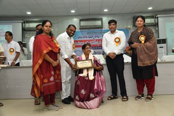 జిల్లా స్థాయి ఉత్తమ ఉపాధ్యాయురాలిగా ముంతాజ్ ఫాతిమా