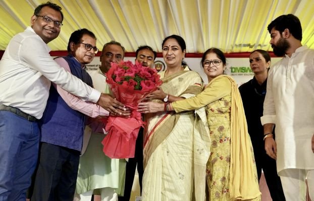 పీతాంపురలో పలు అభివృద్ధి పనులను ప్రారంభించిన ఢిల్లీ సీఎం రేఖా గుప్తా