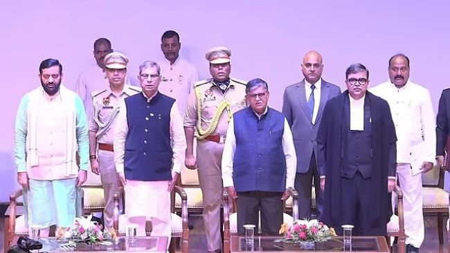పంజాబ్-హర్యానా హైకోర్టు ప్రధాన న్యాయమూర్తిగా జస్టిస్ అశ్వని కుమార్ మిశ్రా ప్రమాణ స్వీకారం
