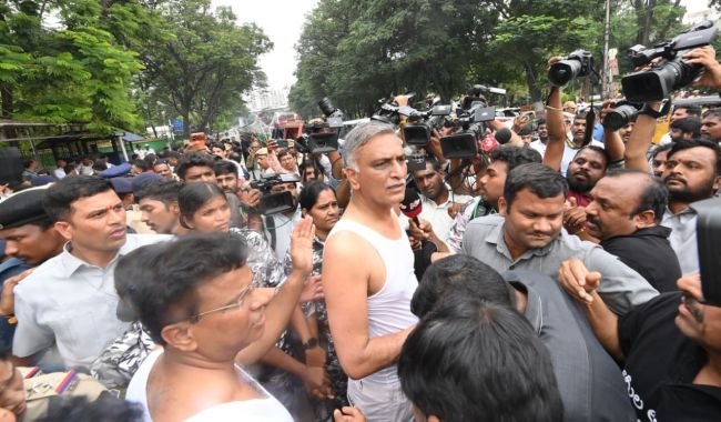 తెలంగాణ అసెంబ్లీ వద్ద తీవ్ర ఉద్రిక్తత