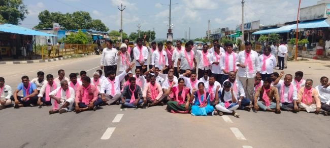 ఎమ్మెల్యే సునీత లక్ష్మారెడ్డికి అవమానం.