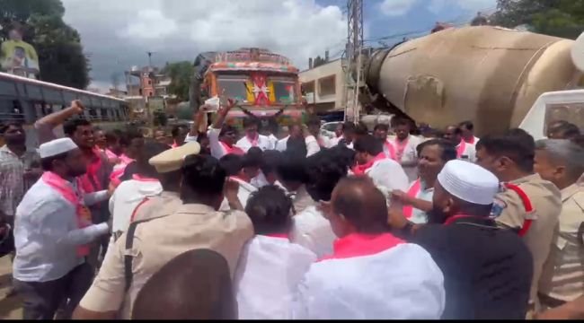 నేతల అరెస్టులపై రోడ్డెక్కిన brs శ్రేణులు 