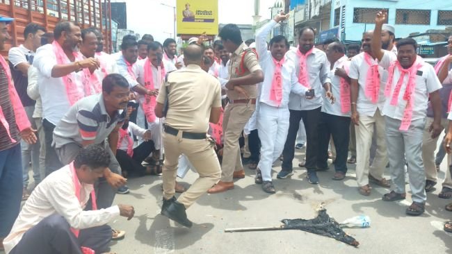 ముఖ్యమంత్రి దృష్టి బొమ్మ దగ్ధం...