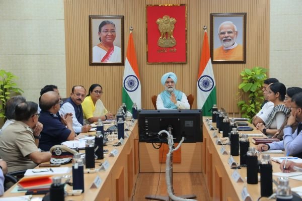 ఢిల్లీలో భవనాల భద్రత, పీజీ నిబంధనలపై ఎల్జీ తరంజిత్ సింగ్ సంధు సమీక్ష