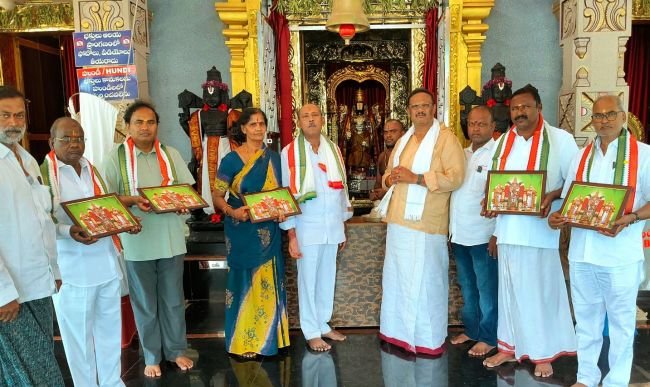 వెంకటేశ్వర స్వామి సన్నిధిలో దారపనేని పూజలు 