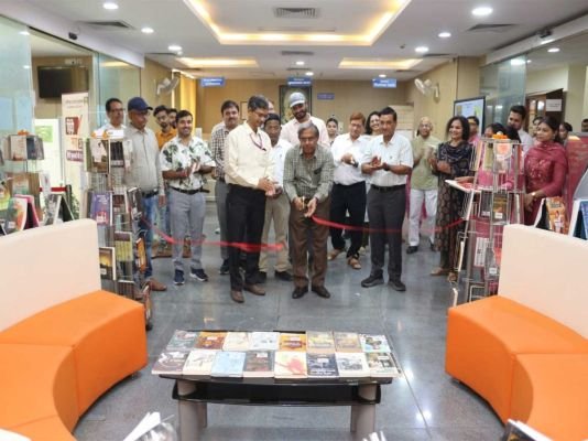 ఐఐటీ (బీహెచ్‌యూ)లో హిందీ పుస్తకాలు, మాలవీయ సమగ్ర రచనల ప్రదర్శన