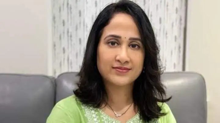 పోలీసుల విచారణకు హాజరైన యూట్యూబర్ నందన: లండన్ ఉద్యోగాల మోసం కేసులో కీలక పరిణామాలు!