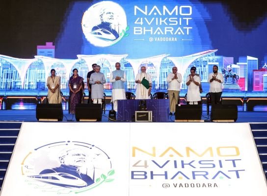 వడోదరలో రూ. 35,000 కోట్ల అభివృద్ధి ప్రాజెక్టులకు ప్రధాని మోదీ శ్రీకారం