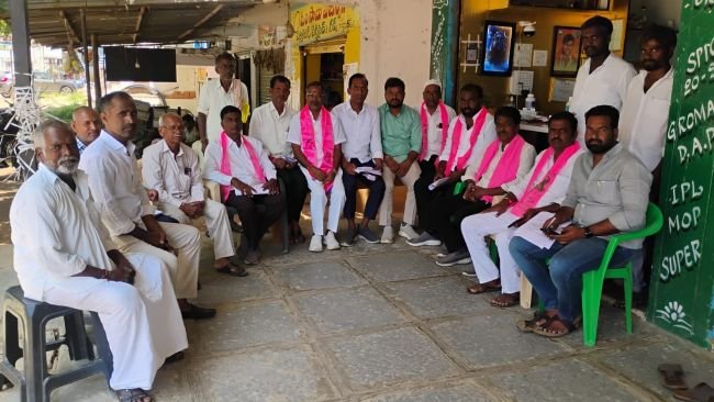 సబిత,సునీతలకు భేషరతుగా క్షమాపణ చెప్పాలి