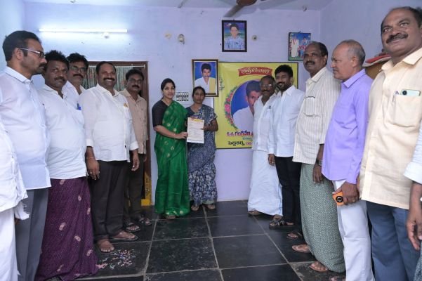 కార్యకర్తలకు రక్షణ కవచం నారా లోకేష్. 