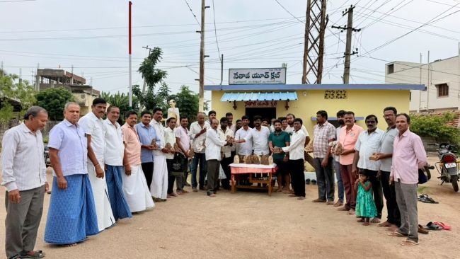 మట్టి విగ్రహాలను పూజిద్దాం.. పర్యావరణాన్ని కాపాడుదాం