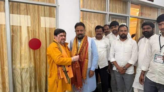 మధుయాష్కిని కలిసిన ఏఐపీసీ తెలంగాణ ప్రతినిధులు ప్రొఫెషనల్ కాంగ్రెస్‌ను బలోపేతం చేయడంపై చర్చ