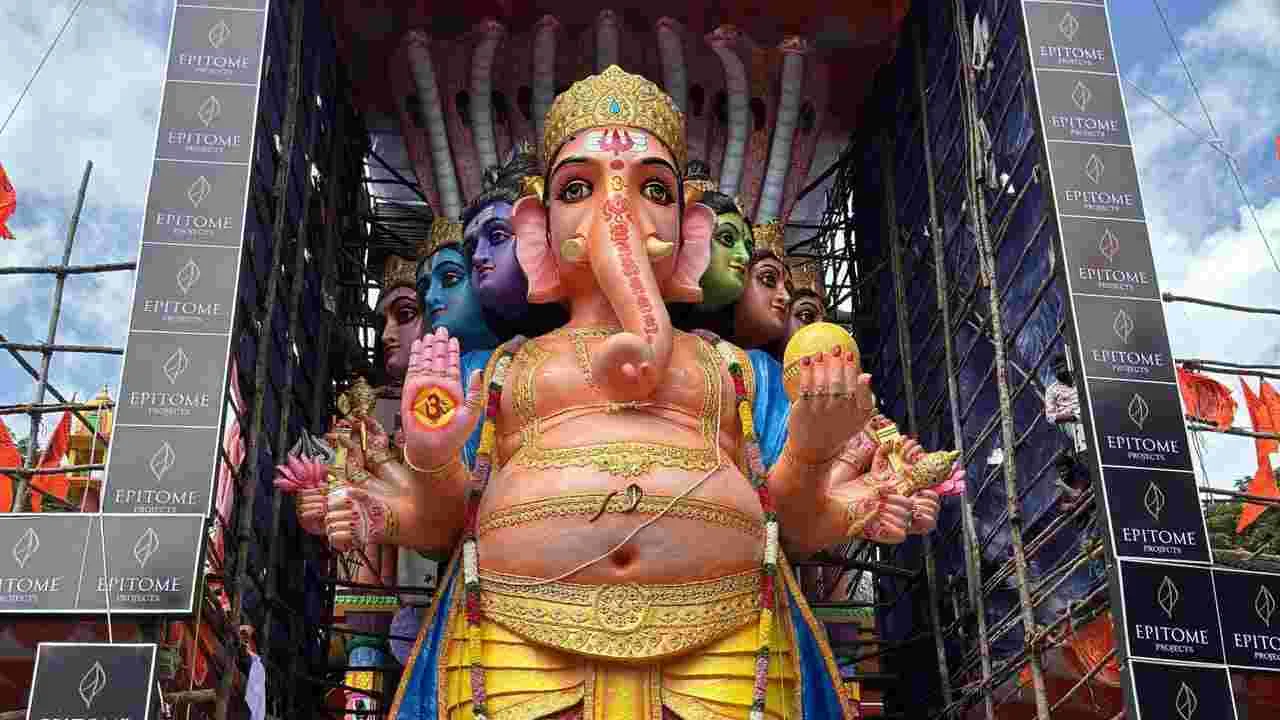 ఖైరతాబాద్ గణేష్ దర్శనానికి వెళ్తున్నారా? భాగ్యనగరంలో ట్రాఫిక్ ఆంక్షలు ఇవే!