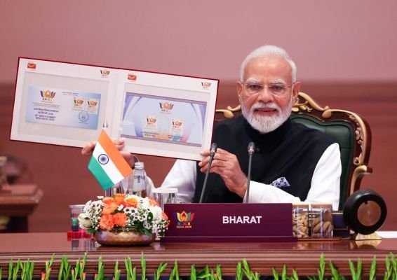 రెండు స్మారక తపాలా బిళ్ళలను ఆవిష్కరించిన ప్రధాని మోదీ