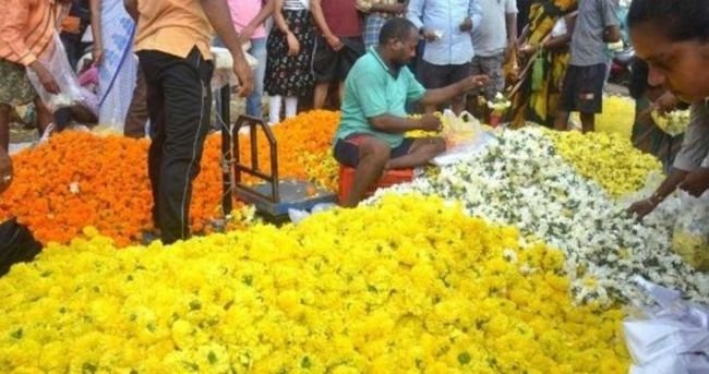 హైదరాబాద్‌లో పెరిగిన పూల ధరలు.. వినాయక చవితి వేళ మార్కెట్లలో రద్దీ!