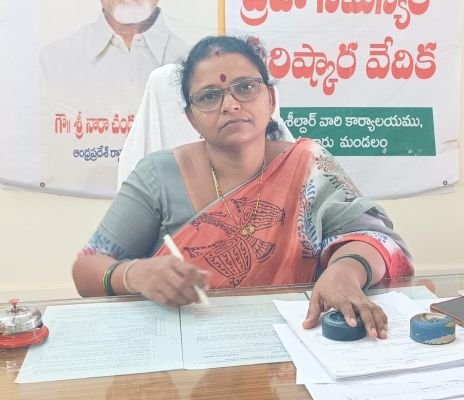 ప్రతి ఇంటా.. విఘ్నేశ్వరుని ఆశీస్సులు  వల్లూరు మండల ప్రజలకు వినాయక చవితి శుభాకాంక్షలు  తహసీల్దార్ శ్రీవాణి..