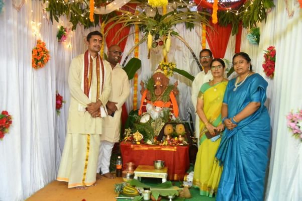 మట్టి గణపతి తోనే పర్యావరణ పరిరక్షణ*    *జిల్లా కలెక్టర్ బంగ్లాలో వినాయక చవితి పూజలు* 