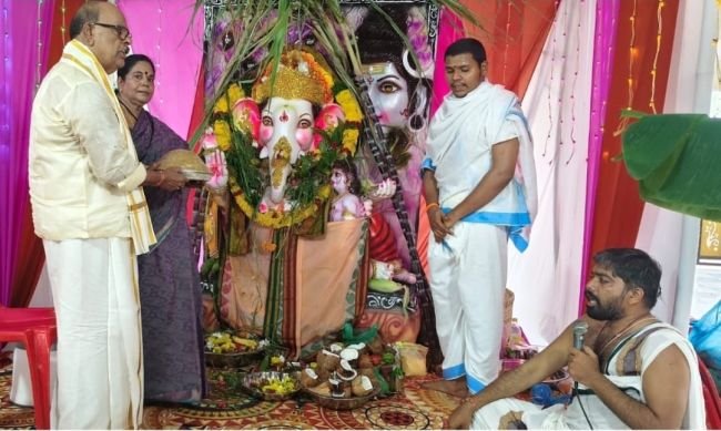 వినాయక చవితి వేడుకల్లో పువ్వాడి వెంకటేశ్వర్లు దంపతులు