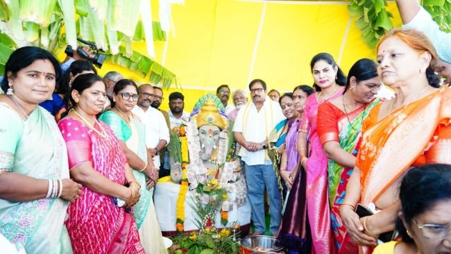 వినాయకునికి ఎమ్మెల్యే దామచర్ల ప్రత్యేక పూజలు