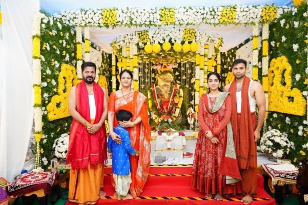 గణపతికి సీఎం పూజలు