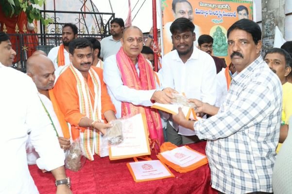 మట్టి గణపతి పర్యావరణానికి రక్ష: ఉప్పల్ ఎమ్మెల్యే