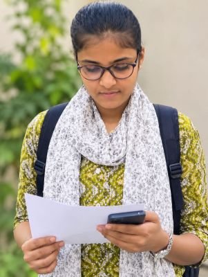 సింగరేణిలో వేధింపుల ఆరోపణలు..  అప్రెంటిస్‌ యువతి విషాదాంతం… -ఫిర్యాదు చేసినా చర్యలు లేవని కుటుంబ సభ్యుల ఆరోపణలు..   చికిత్స పొందుతూ అక్షిత రాణి మృతి..