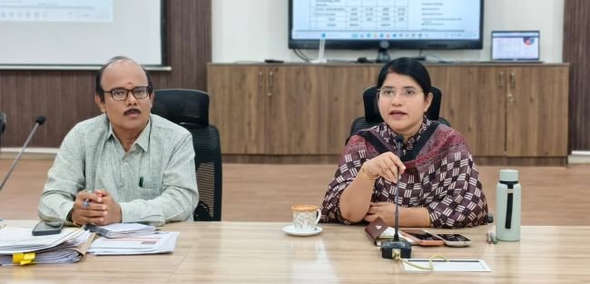 నియోజకవర్గ విజన్ ప్లాన్ యూనిట్ల అధికారులతో సమీక్ష నిర్వహించిన జిల్లా కలెక్టర్ జి. రాజకుమారి