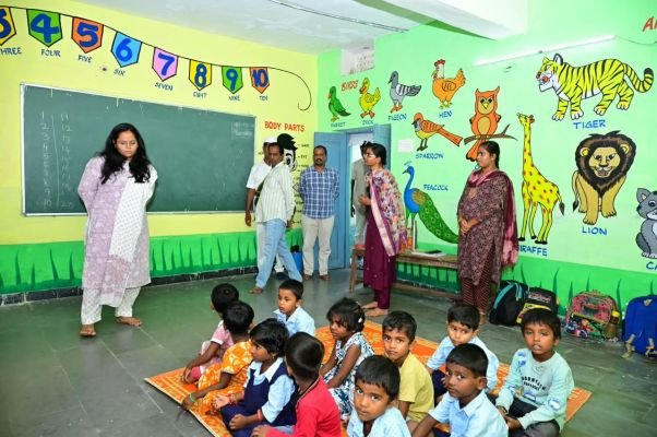 ప్రీ ప్రైమరీ, మండల పరిషత్ ప్రాథమిక పాఠశాలను ఆకస్మికంగా తనిఖీ చేసిన జిల్లా కలెక్టర్ ప్రతిమాసింగ్