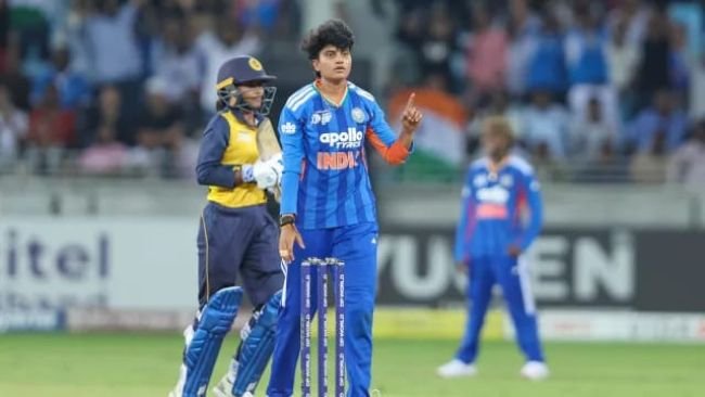 ఐసీసీ ర్యాంకింగ్స్‌లో తెలుగు స్పిన్నర్ శ్రీచరణి సరికొత్త చరిత్ర.. 800 పాయింట్లు దాటిన తొలి భారత బౌలర్‌గా రికార్డు!