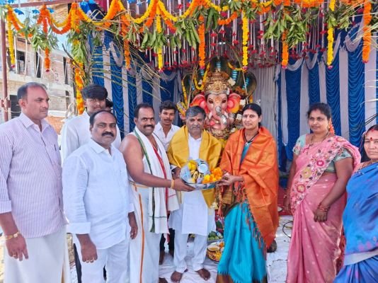వినాయక చవితి ను సందర్శించిన చిలకం దంపతులు.  