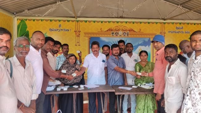 స్మార్ట్ రేషన్ కార్డుల పంపిణీ