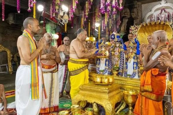 తిరుమలలో నేత్రపర్వంగా శ్రీవారి స్నపన తిరుమంజనం.. విశేష పూజలు