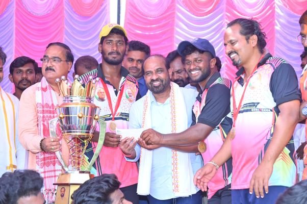 అటల్ బిహారీ వాజ్‌పేయి స్మారక క్రికెట్ టోర్నమెంట్ సీజన్-3 విజేతగా డ్రాగన్ 11*  * *రన్నరప్‌గా పెనుకొండ జట్టు; విజేతలకు బహుమతులు అందజేసిన మంత్రి సత్యకుమార్ యాదవ్*