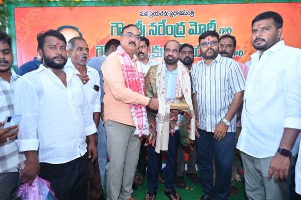 మంత్రి సత్య కుమార్ యాదవ్ జన్మదిన వేడుకలు*  *శివాలయంలో ప్రత్యేక పూజలు, అన్నదానం*