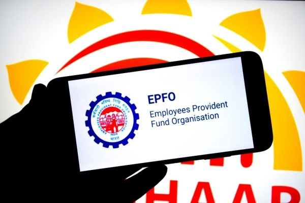 ఈపీఎఫ్‌ఓ వేతన పరిమితి రూ. 25,000కు పెంపు