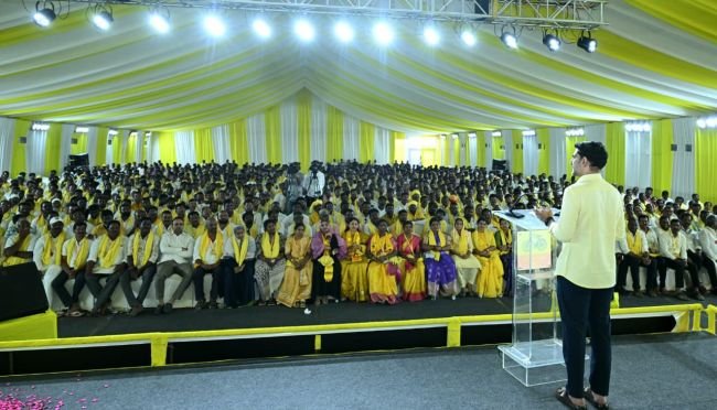          స్థానిక సంస్థల ఎన్నికల్లో కూటమి అభ్యర్థులకు వన్ సైడ్ విక్టరీ రావాలి!                                                                                   -టిడిపి నేషనల్ వర్కింగ్ ప్రెసిడెంట్ నారా లోకేష్                                                                    