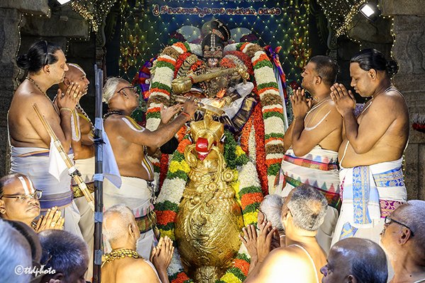 హంస వాహనంపై భక్తులను కటాక్షించిన శ్రీవారు