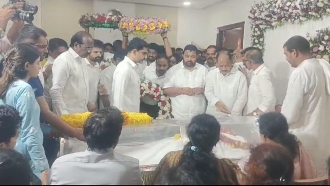 *ఆళ్ల నాని హుందాతనానికి ప్రతీక - మంత్రి నారా లోకేష్ నివాళి*