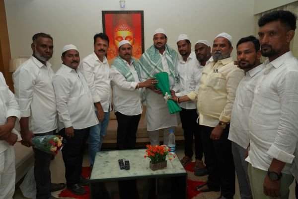 ఏపీ మైనారిటీల సంక్షేమ కమిటీ చైర్మన్ ను కలిసిన ఎమ్మెల్యే 