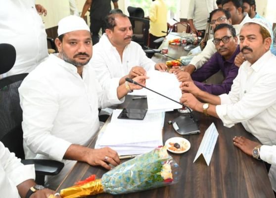 ముస్లిం మైనార్టీల సమస్యలను పరిష్కరించండి
