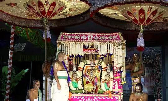 తిరుమలలో ముత్యపు పందిరి వాహనంపై దర్శనమిచ్చిన మలయప్ప స్వామి